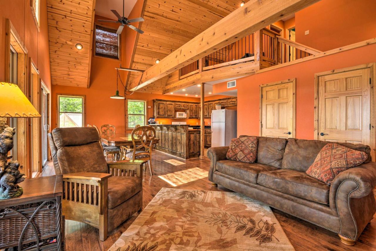 Spacious Log Cabin With Fire Pit And Game Room! Eureka Springs Exterior photo